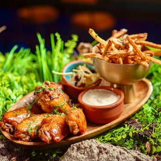 Chicken Wings & Papas